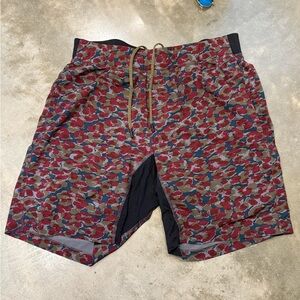 Lululemon Athletica Men's lined Athletic Shorts